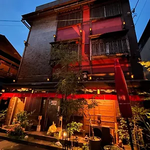 benidaruma-sakuramochi.hotels-in-kyoto.org/