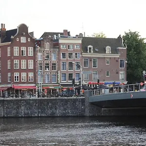 https://hotel-restaurant-old-bridge.amsterdamhotelsnl.com
